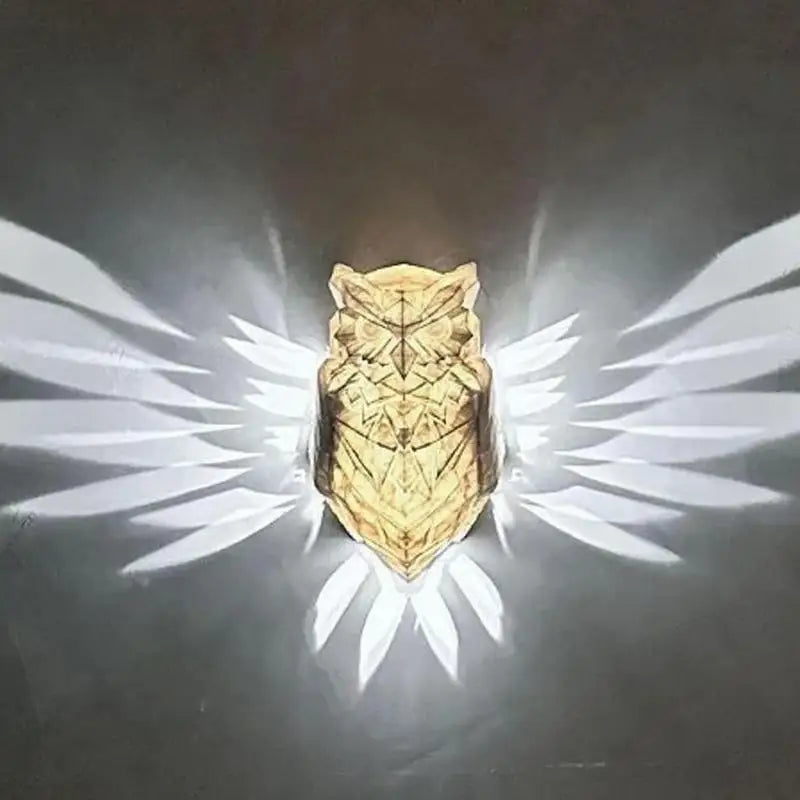 Owl and eagle shaped wall lamp